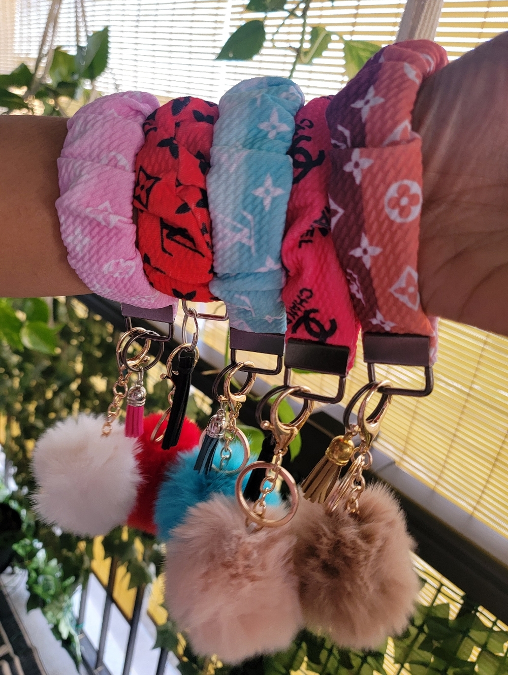 1pc Plush Pompom Keychain With Handmade Wristlet Keychain
